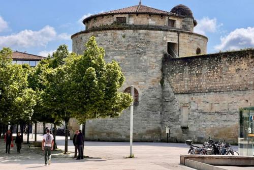 Château du Hâ nouvelle-Aquitaine , l’armoirie de l’empire D’Hayti est clairement visible.