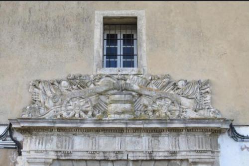Château du Hâ nouvelle-Aquitaine , l’armoirie de l’empire D’Hayti est clairement visible.